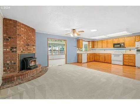 4585 Dean Street NE Salem OR 97301