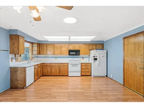4585 Dean Street NE Salem OR 97301