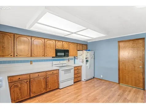4585 Dean Street NE Salem OR 97301
