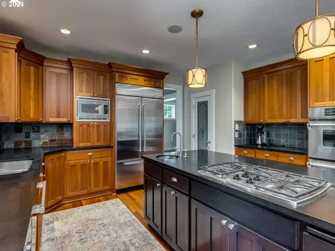 2018 N Vine Street Canby OR 97013