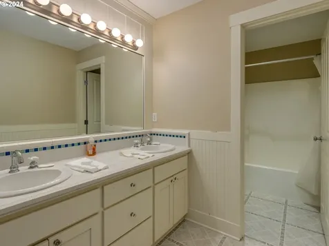 2018 N Vine Street Canby OR 97013