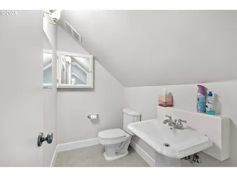 790 Old Orchard Lane Springfield OR 97477