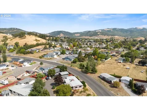 113 Stella Court Roseburg OR 97471