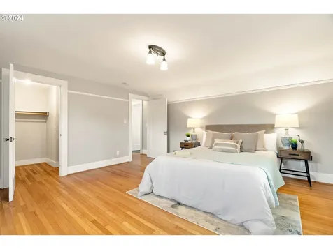 806 Ne Knott Street Portland OR 97212