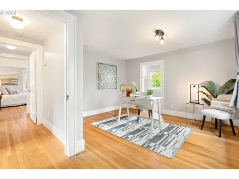 806 Ne Knott Street Portland OR 97212