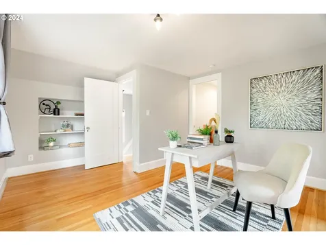 806 Ne Knott Street Portland OR 97212