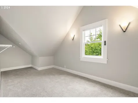 806 Ne Knott Street Portland OR 97212