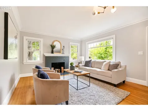 806 Ne Knott Street Portland OR 97212