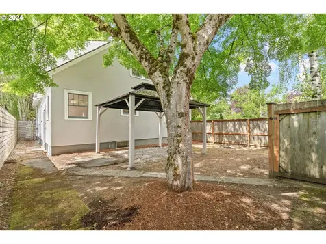 806 Ne Knott Street Portland OR 97212