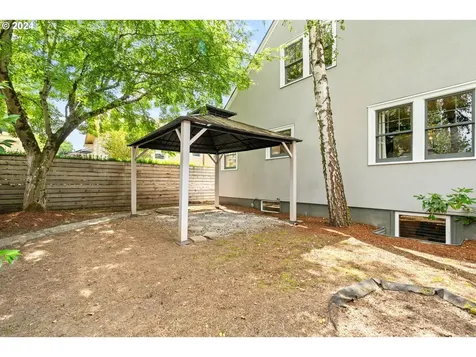 806 Ne Knott Street Portland OR 97212