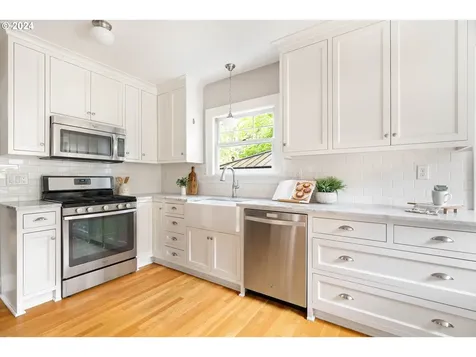 806 Ne Knott Street Portland OR 97212