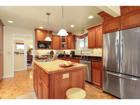 1953 NW Lamont Avenue Roseburg OR 97471