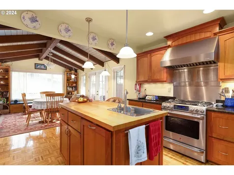 1953 NW Lamont Avenue Roseburg OR 97471