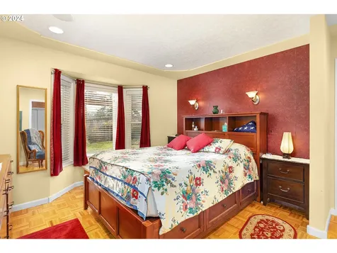 1953 NW Lamont Avenue Roseburg OR 97471