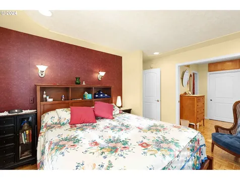 1953 NW Lamont Avenue Roseburg OR 97471
