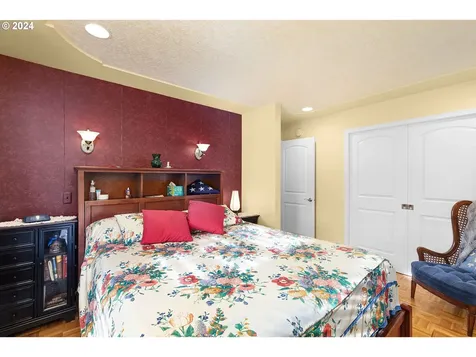 1953 NW Lamont Avenue Roseburg OR 97471