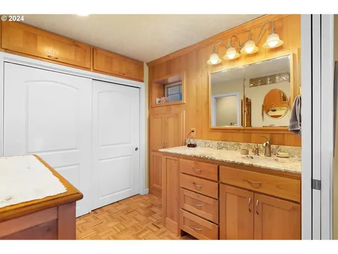 1953 NW Lamont Avenue Roseburg OR 97471