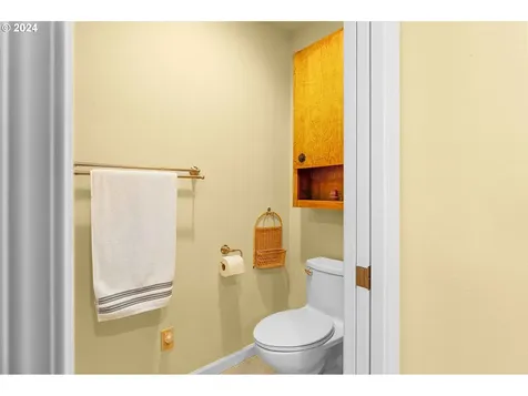 1953 NW Lamont Avenue Roseburg OR 97471