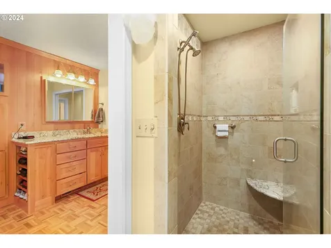 1953 NW Lamont Avenue Roseburg OR 97471