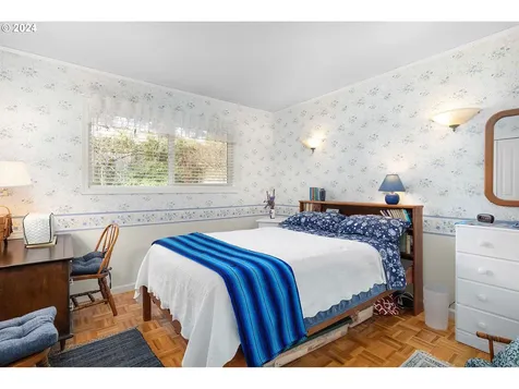 1953 NW Lamont Avenue Roseburg OR 97471