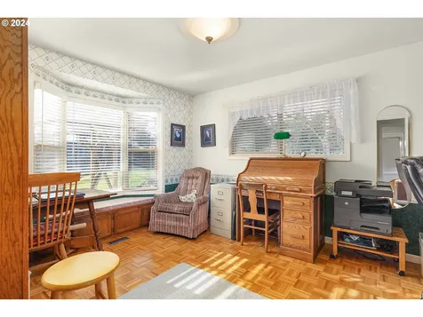1953 NW Lamont Avenue Roseburg OR 97471