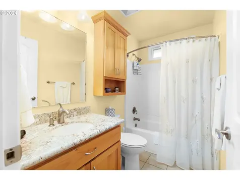 1953 NW Lamont Avenue Roseburg OR 97471