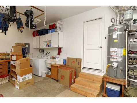 1953 NW Lamont Avenue Roseburg OR 97471