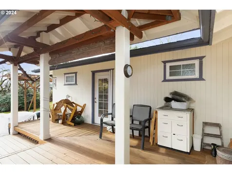 1953 NW Lamont Avenue Roseburg OR 97471