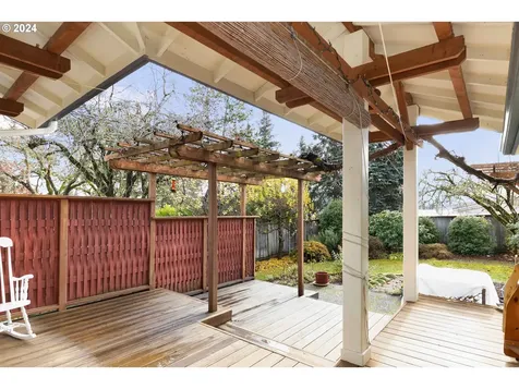 1953 NW Lamont Avenue Roseburg OR 97471