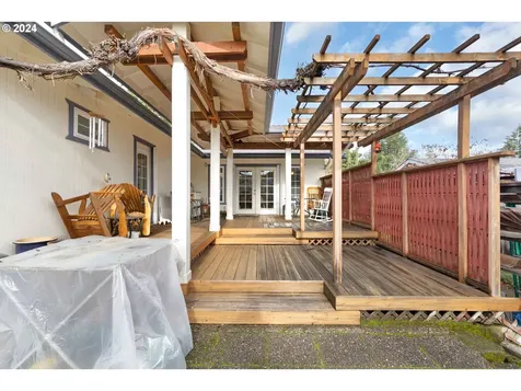 1953 NW Lamont Avenue Roseburg OR 97471
