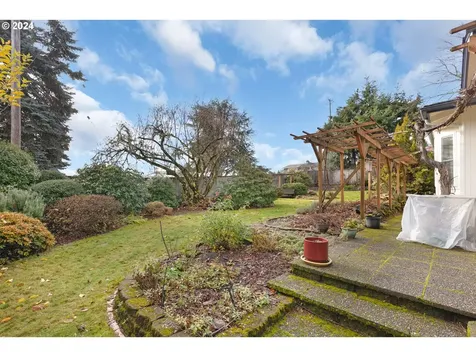 1953 NW Lamont Avenue Roseburg OR 97471
