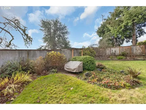 1953 NW Lamont Avenue Roseburg OR 97471