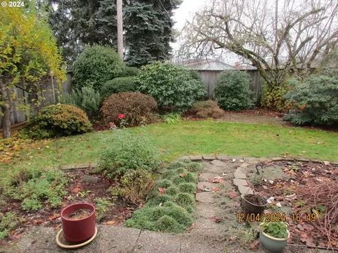 1953 NW Lamont Avenue Roseburg OR 97471