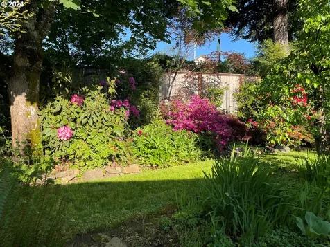1953 NW Lamont Avenue Roseburg OR 97471