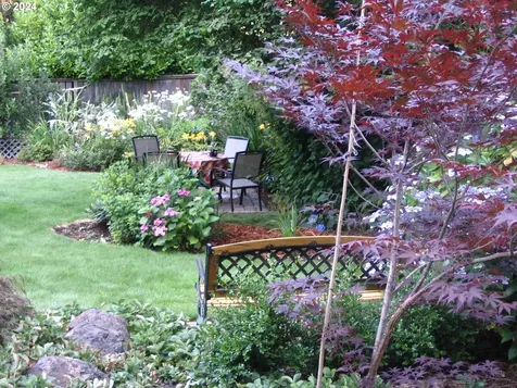 1953 NW Lamont Avenue Roseburg OR 97471