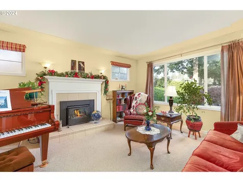 1953 NW Lamont Avenue Roseburg OR 97471