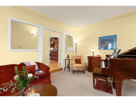 1953 NW Lamont Avenue Roseburg OR 97471