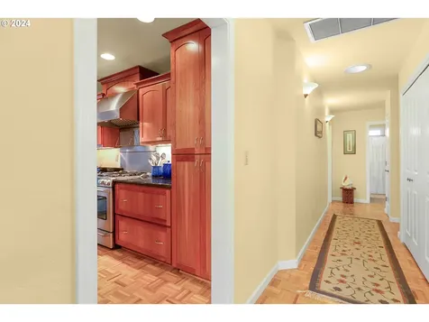 1953 NW Lamont Avenue Roseburg OR 97471