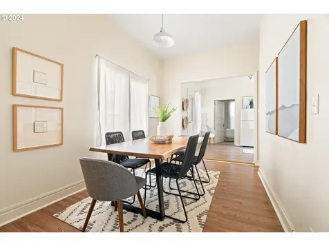 1607 SE Salmon Street Portland OR 97214