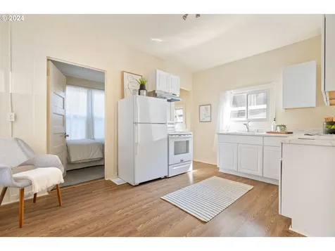 1607 SE Salmon Street Portland OR 97214