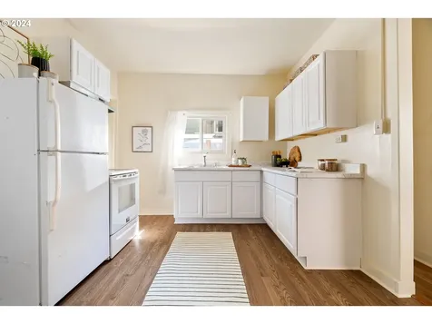 1607 SE Salmon Street Portland OR 97214