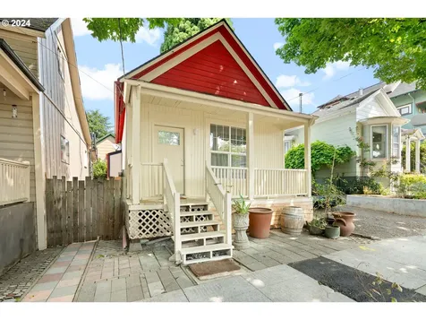 1607 SE Salmon Street Portland OR 97214