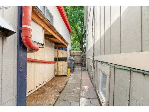 1607 SE Salmon Street Portland OR 97214