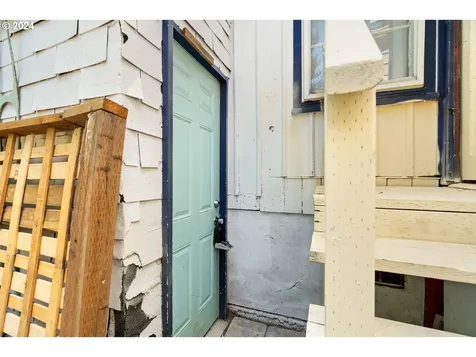 1607 SE Salmon Street Portland OR 97214