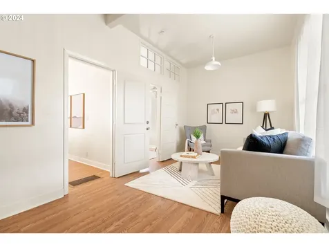 1607 SE Salmon Street Portland OR 97214