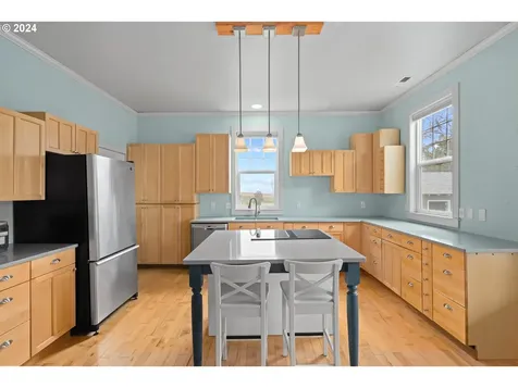 608 Mccoy Street Moro OR 97039