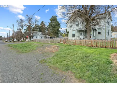 608 Mccoy Street Moro OR 97039
