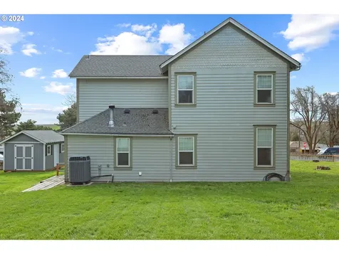 608 Mccoy Street Moro OR 97039