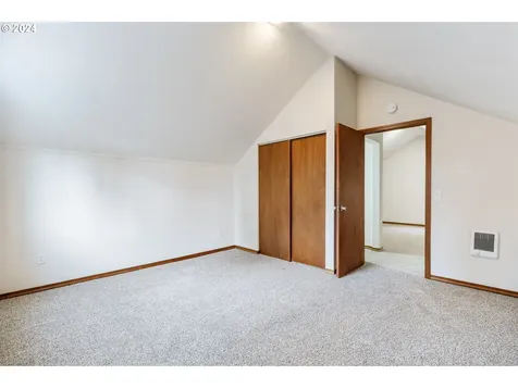 9921 SE Yukon Street Portland OR 97266