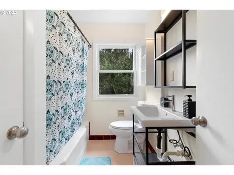 5411 Sw Idaho Street Portland OR 97221